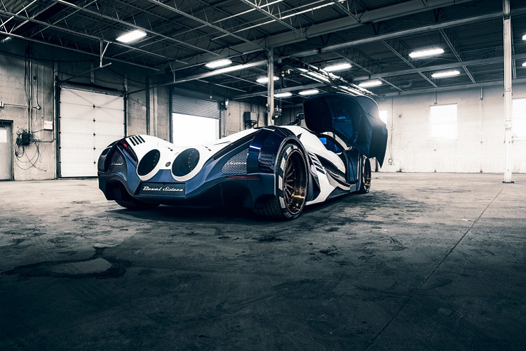 Nhà sản xuất cho biết, xe có thể đạt tốc độ tối đa lên tới 515 km/h - vận tốc nhanh nhất thế giới dành cho siêu xe. Ngoài biến thể cao cấp nhất có giá 2,2 triệu USD, khách hàng có thể tùy chọn phiên bản Devel Sixteen động cơ V8 mạnh 2.000 hoặc 3.000 mã lực với giá bán dao động 1,8-1,9 triệu USD.