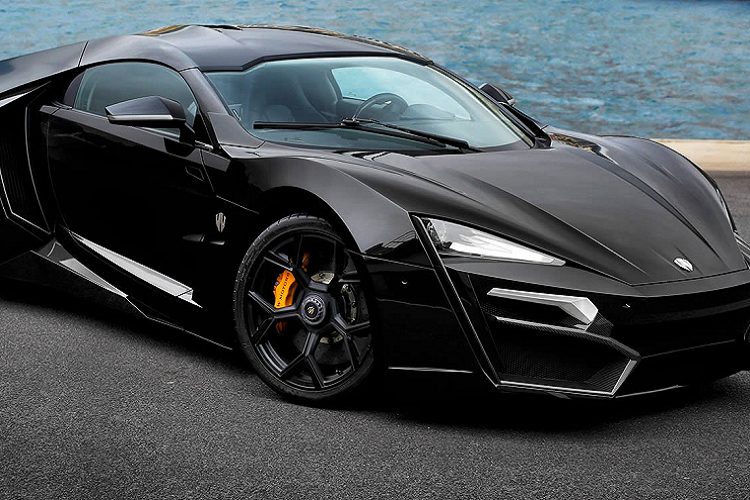Cái tên đầu tiên cần nhắc đến là Lykan HyperSport do hãng siêu xe W Motors chế tạo. Chiếc siêu xe này bước ra ánh sáng khi xuất hiện trong bộ phim Fast &amp; Furious 7 và thực hiện pha hành động bay qua các tòa nhà chọc trời. Điểm đặc biệt của W Motors Lykan HyperSport là số lượng sản xuất hạn 7 chiếc với mức giá 3,4 triệu USD.