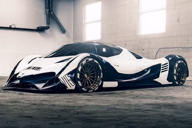 Lộ diện vào năm 2019, Devel Sixteen được mệnh danh là chiếc xe thương mại mạnh nhất thế giới với mức công suất hơn 5.000 mã lực và mô-men xoắn đạt 5.094 Nm. Sức mạnh lớn gấp 3 lần Bugatti Chiron đến từ động cơ V16 tăng áp 12.3L trang bị trên phiên bản cao cấp nhất của Devel Sixteen.
