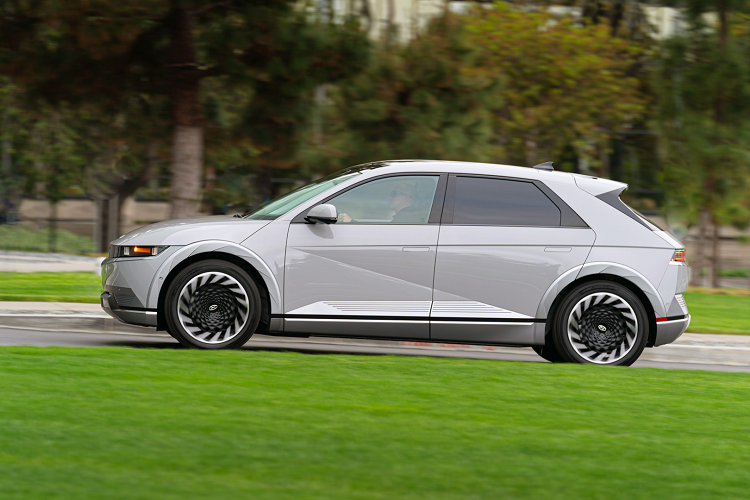 Giá xe Hyundai Ioniq 5 2022 chưa được công bố, nó sẽ được bán tại thị trường Mỹ vào mùa thu năm nay, với chi tiết giá cả sẽ được công bốdự tính vào cuối năm 2021.