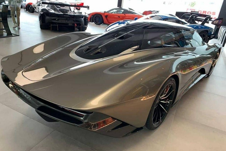 Kết hợp với mô-tơ điện, động cơ này giúp McLaren Speedtail có công suất tổng cộng 1.055 mã lực và mô-men xoắn cực đại 1.150 Nm. Những con số trên giúp cho Speedtail trở thành siêu xe thương mại mạnh nhất mà McLaren từng sản xuất. 
