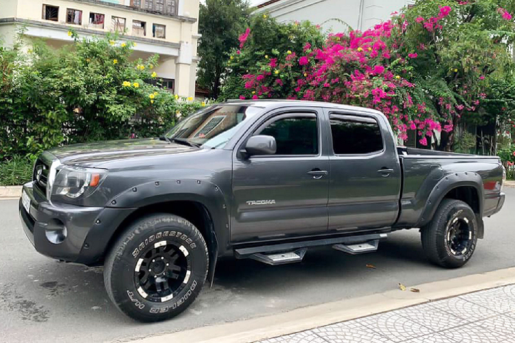 Tacoma là dòng bán tải cỡ trung nổi tiếng của Toyota, đối với nhiều người dùng ở Việt Nam, dòng xe bán tải Toyota Tacoma vẫn còn khá xa lạ vì nó chỉ sản xuất dành cho thị trường Bắc Mỹ và cả thị trường Mexico.