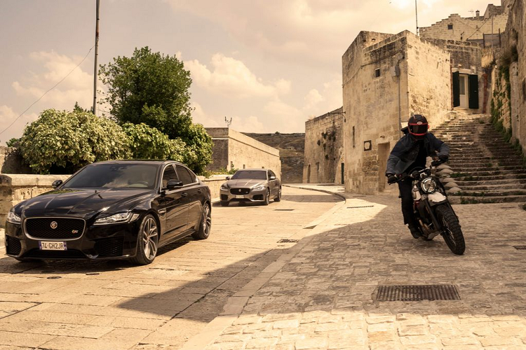 “Cho dù đó là một cuộc truy đuổi tốc độ cao qua những con phố ngoằn ngoèo và quảng trường ở miền Nam nước Ý, nơi chiếc xe quay những cảnh rượt đuổi trong bộ phim ‘No Time To Die’ hay những con phố nhộn nhịp của thủ đô London - XF thực sự là một chiếc xe dành cho mọi cuộc chơi”