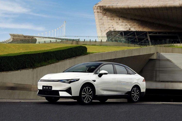 Vào tháng 6 vvừa qua, Volvo đã đưa ra một thông báo đáng lưu ý rằng mẫu xe kế nhiệm XC90 sẽ là mẫu xe sản xuất đầu tiên có trang bị tiêu chuẩn công nghệ LiDAR. Tuy nhiên, công ty xe điện Xpeng cuối cùng đã đi trước Volvo một bước với P5, mẫu sedan điện Xpeng P5 2021 mới sẽ cạnh tranh Tesla Model 3 ở thị trường nội địa Trung Quốc bắt đầu từ tháng 10 tới. Những thị trường nước ngoài như Na Uy cũng sẽ sớm có cơ hội mẫu xe điện hấp dẫn này.