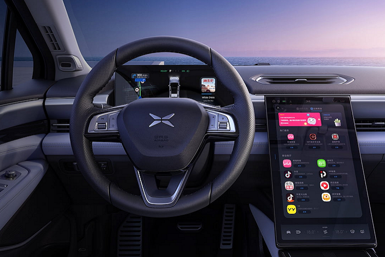 Ngoài hai bộ LiDAR cho các bản cao cấp 550P và 600P, sedan điện P5 còn mang trên mình 12 radar siêu âm, radar sóng 5 milimet, 13 camera HD, và một bộ định vị chính xác cao.