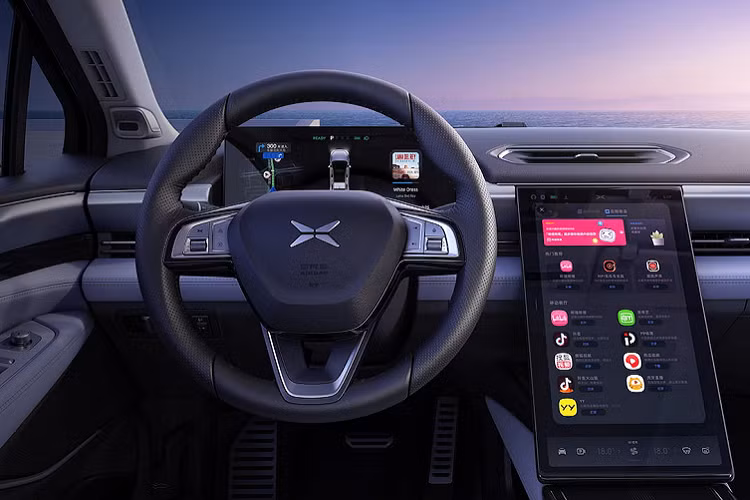 Ngoài hai bộ LiDAR cho các bản cao cấp 550P và 600P, sedan điện P5 còn mang trên mình 12 radar siêu âm, radar sóng 5 milimet, 13 camera HD, và một bộ định vị chính xác cao.