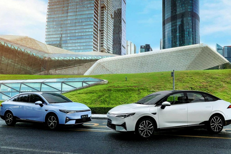 Tuy nhiên, một điểm đáng lưu ý là Xpeng đã không đề cập rõ XPILOT 3.5 được phân loại hệ thống tự hành cấp mấy. Hiện tại, trên thế giới chưa hề có một mẫu xe sản xuất nào trang bị hệ thống tự hành vượt quá Cấp 3.