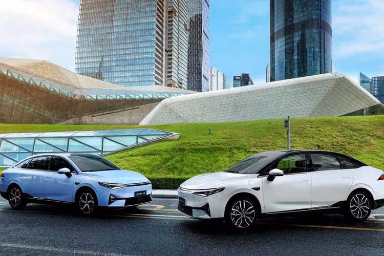 Tuy nhiên, một điểm đáng lưu ý là Xpeng đã không đề cập rõ XPILOT 3.5 được phân loại hệ thống tự hành cấp mấy. Hiện tại, trên thế giới chưa hề có một mẫu xe sản xuất nào trang bị hệ thống tự hành vượt quá Cấp 3.