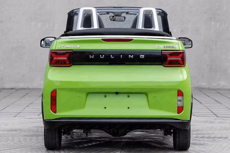 Đây là mô-tơ dự kiến sẽ được trang bị cho Wuling Hongguang Mini EV Long Range mới. Mô-tơ điện này kết hợp với cụm pin 26 kWh, cho phép xe chạy được 300 km sau khi sạc đầy pin.