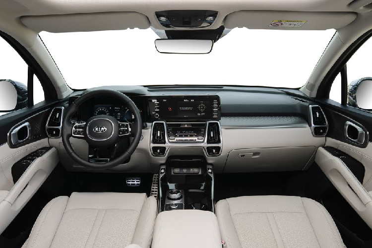 Xe có rất nhiều trang bị đáng chú ý như cảnh báo điểm mù, hỗ trợ giữ làn, Adaptive CruiseControl, hỗ trợ phanh chủ động, hệ thống camera toàn cảnh 360 độ...