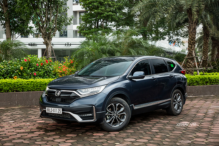  6. Honda CR-V 2020 (998 triệu đồng - 1,118 tỷ đồng) Honda CR-V 2020 là một phiên bản nâng cấp của phiên bản tiền nhiệm, xe được nhập khẩu nguyên chiếc từ Thái Lan thay vì lắp ráp trong nước như thế hệ trước.