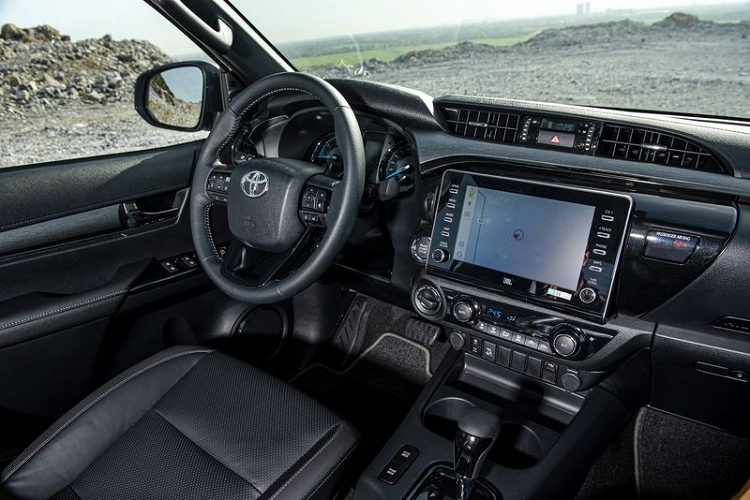 Mặt khác, Hilux 2020 đã trở thành chiếc bán tải an toàn hàng đầu phân khúc nhờ được trang bị hệ thống an toàn hàng đầu Toyota Safety Sense, 7 túi khí cùng hàng loạt tính năng an toàn tiêu chuẩn như: Hệ thống chống bó cứng phanh (ABS), Hệ thống hỗ trợ lực phanh khẩn cấp (BA), Hệ thống phân phối lực phanh điện tử (EBD), Hệ thống kiểm soát lực kéo (TRC), Hỗ trợ khởi hành ngang dốc (HAC) và Hệ thống hỗ trợ đổ đèo (DAC). Hilux đã đạt tiêu chuẩn An toàn 5 sao ASEAN NCAP.