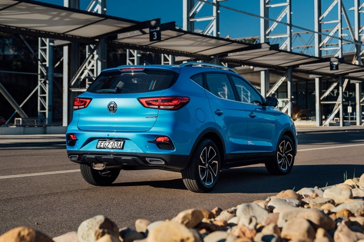 Chưa hết, xe còn có hệ thống camera 360 độ, tiện dụng khi xe chạy trên đường hẹp hoặc lùi vào chỗ đỗ. Tại thị trường Philippines, giá xe MG ZS T 2022 mới khởi điểm từ 1.158.888 Peso (khoảng 522 triệu đồng)