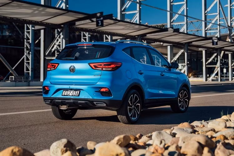 Chưa hết, xe còn có hệ thống camera 360 độ, tiện dụng khi xe chạy trên đường hẹp hoặc lùi vào chỗ đỗ. Tại thị trường Philippines, giá xe MG ZS T 2022 mới khởi điểm từ 1.158.888 Peso (khoảng 522 triệu đồng)