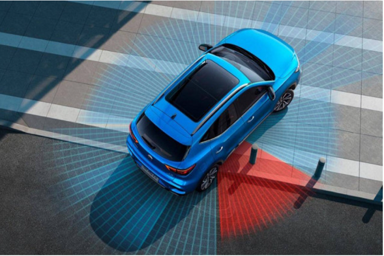 Là phiên bản cao cấp nhất của dòng MG ZS nên ZS T 2022 có khá nhiều trang bị an toàn, cả chủ động lẫn thụ động. Có thể kể đến một số trang bị nổi bật như túi khí trước, túi khí sườn, túi khí rèm, hệ thống phát hiện điểm mù, hỗ trợ chuyển làn đường, hỗ trợ khởi hành ngang dốc, kiểm soát phanh khi ôm cua, kiểm soát lực bám đường, cân bằng điện tử và cảnh báo phương tiện cắt ngang khi lùi.