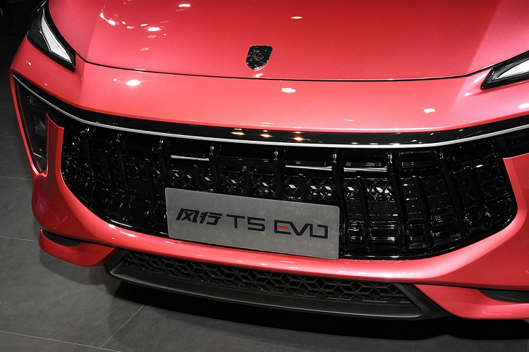 Hiện nay, trên thế giới nói chung và tại Trung Quốc nói riêng, tỷ lệ phụ nữ sở hữu ôtô ngày càng tăng. Do đó, không có gì lạ khi các hãng xe tung ra những phiên bản nhằm chiều lòng phái đẹp. Dongfeng Fengxing T5 EVO Goddess Edition chính là một ví dụ điển hình.