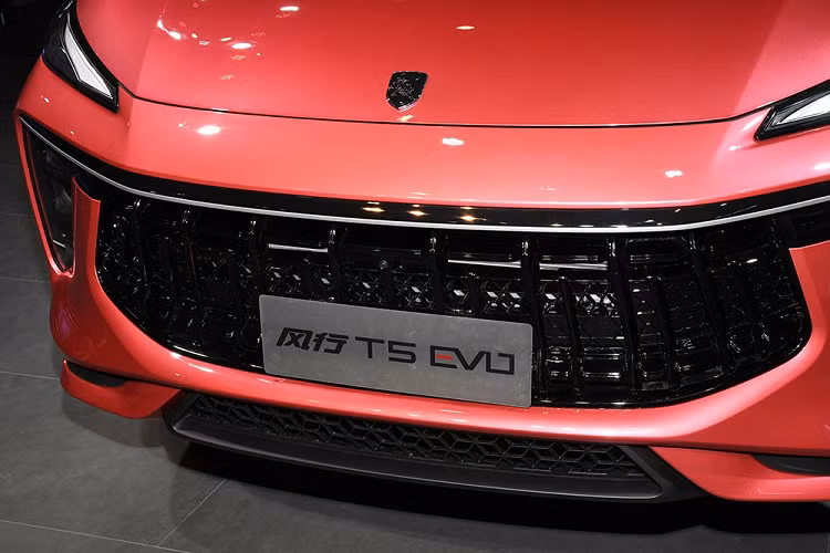 Hiện nay, trên thế giới nói chung và tại Trung Quốc nói riêng, tỷ lệ phụ nữ sở hữu ôtô ngày càng tăng. Do đó, không có gì lạ khi các hãng xe tung ra những phiên bản nhằm chiều lòng phái đẹp. Dongfeng Fengxing T5 EVO Goddess Edition chính là một ví dụ điển hình.