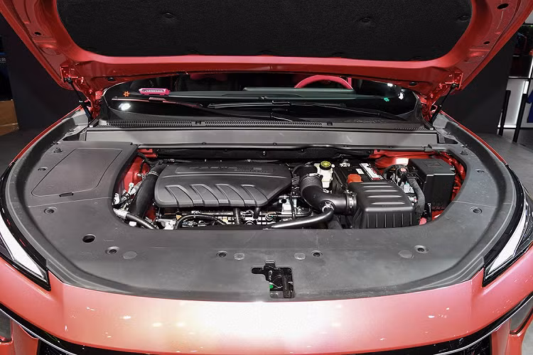 Cuối cùng là những trang bị an toàn như hệ thống hỗ trợ lái bán tự động cấp độ 2, hệ thống kiểm soát hành trình thích ứng, tự động đỗ xe, giữ làn đường, phanh tự động và nhận diện biển báo giao thông.