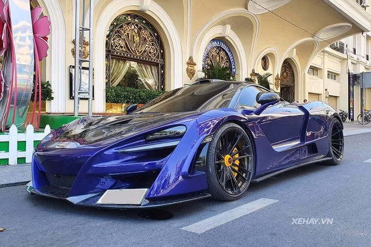 Kết quả, McLaren 720S Novitec N-Largo sẽ có thân xe rộng hơn đến 30 mm ở vòm bánh trước và lên đến 65 mm ở vòm bánh sau. Vì vậy mà tính khí động học của siêu xe cũng được cải thiện đáng kể.