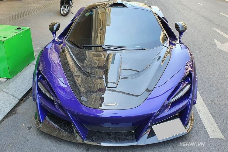 Được biết, màu sơn tím Lantana Purple của McLaren 720S nằm trong danh sách cá nhân hóa MSO và có giá lên tới 9.400 USD (khoảng 210 triệu đồng). Phải nói sắc tím độc đáo đã làm nổi bật thêm thiết kế phóng khoáng, quyến rũ của siêu phẩm 720S.