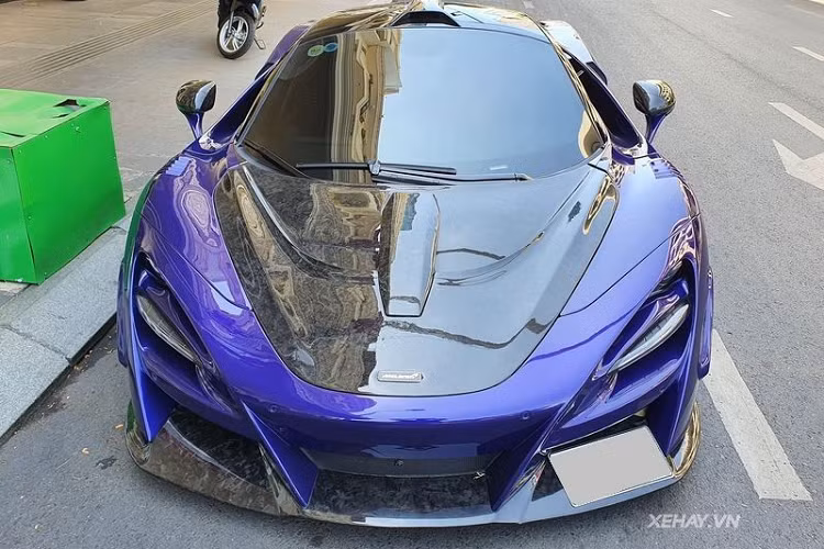 Được biết, màu sơn tím Lantana Purple của McLaren 720S nằm trong danh sách cá nhân hóa MSO và có giá lên tới 9.400 USD (khoảng 210 triệu đồng). Phải nói sắc tím độc đáo đã làm nổi bật thêm thiết kế phóng khoáng, quyến rũ của siêu phẩm 720S.