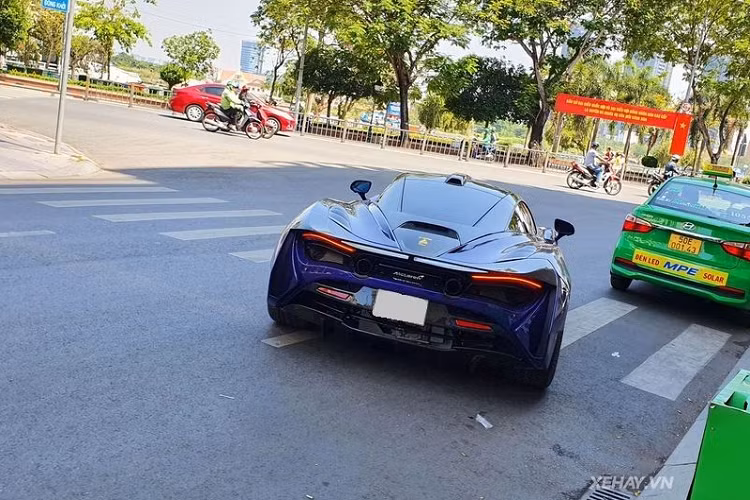 Gói độ này bao gồm cản trước mới tích hợp hai hốc gió lớn, nối liền với líp trước to bản, nắp ca-pô phong cách Senna, vòm bánh xe có thêm khe gió, mui xe được bổ sung một ống dẫn khí và hai bên hông có thêm cặp hốc gió mở rộng giúp tạo thêm một luồng khí đi vào để làm mát hệ thống phanh carbon ceramic bánh sau.