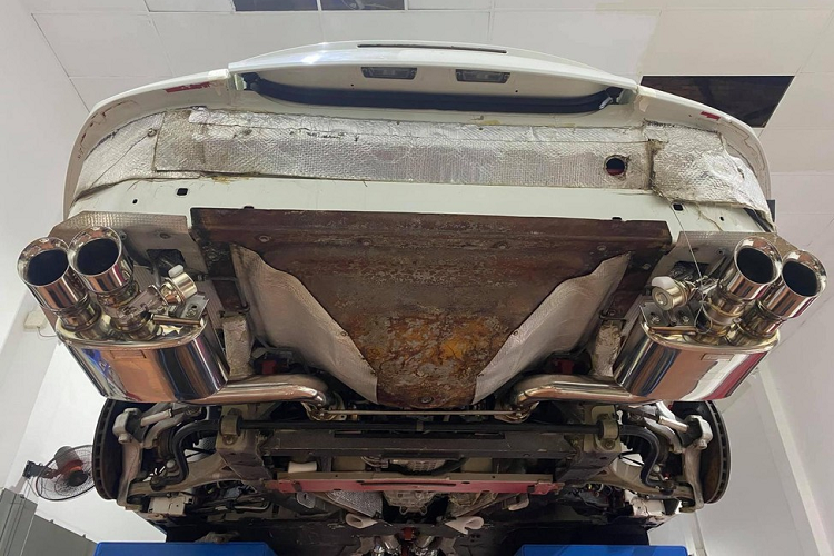 Hiện tại, chiếc siêu xe Ferrari 599 GTB Fiorano đã trở về bộ áo màu trắng thay vì xanh quân đội như lúc còn thuộc sở hữu của Chủ tịch Trung Nguyên. Tuy nhiên, màu trắng này không phải là màu sơn nguyên bản của xe lúc mới về nước, thay vào đó, chiếc Ferrari 599 GTB Fiorano này được đại gia siêu xe Đặng Lê Nguyên Vũ sơn đổi màu từ đỏ sang trắng.