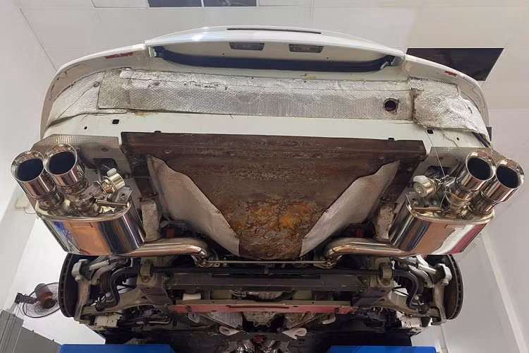 Hiện tại, chiếc siêu xe Ferrari 599 GTB Fiorano đã trở về bộ áo màu trắng thay vì xanh quân đội như lúc còn thuộc sở hữu của Chủ tịch Trung Nguyên. Tuy nhiên, màu trắng này không phải là màu sơn nguyên bản của xe lúc mới về nước, thay vào đó, chiếc Ferrari 599 GTB Fiorano này được đại gia siêu xe Đặng Lê Nguyên Vũ sơn đổi màu từ đỏ sang trắng.