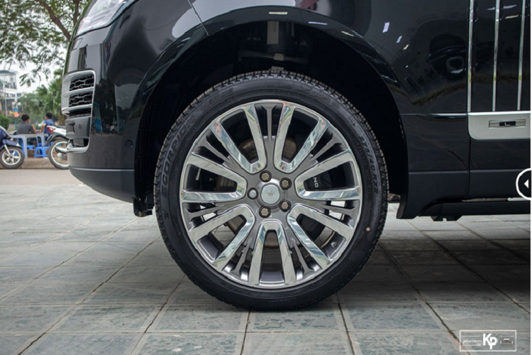 Động cơ trên sẽ được ghép nối với hộp số tự động 8 cấp và hệ dẫn động 4 bánh toàn thời gian. Được biết, phiên bản này có khả năng tăng tốc từ 0-100 km/h trong 6,5 giây trước khi đạt tốc độ tối đa 225 km/h.