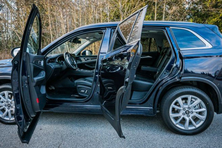 Về truyền động, Skywell Imperium ET5 thế hệ mới có sức mạnh đến từ nguồn pin lithium-ion 72 kWh sản sinh ra công suất 204 mã lực. Sau mỗi lần sạc, xe có khả năng chạy được 460km. Skywell Imperium ET5 chỉ mất 30 phút để sạc pin từ 20% lên 80% bằng bộ sạc nhanh DC và mất 7 giờ khi dùng sạc AC 11 kW.