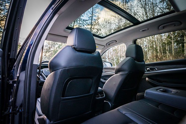 Theo thông tin đăng tải trên website của Skyworth, Skywell Imperium ET5 được cung cấp các trang bị an toàn như: hệ thống kiểm soát hành trình thích ứng toàn dải tốc độ, cảnh báo chệch làn đường, phanh khẩn cấp tự động, hỗ trợ giữ làn, hỗ trợ hành trình tích hợp, hỗ trợ khởi hành ngang dốc, chức năng đỗ xe tự động, nhận dạng giới hạn tốc độ, camera lùi, camera quan sát 360 độ và đèn pha chủ động.