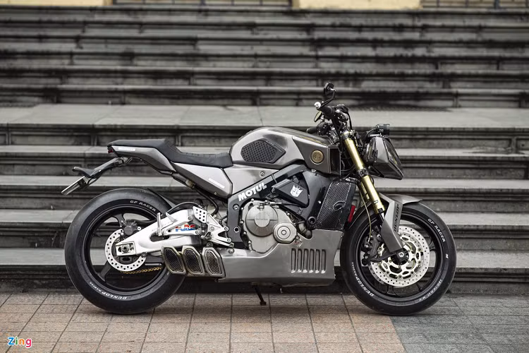 Streetfigher là dòng môtô được phát triển khoảng 20 năm trở lại đây. Về cơ bản, phần lớn xe streetfighter đều được phát triển từ sportbike. Bản độ Honda CBR600RR này là một ví dụ điển hình, trên xe có nhiều chi tiết được làm thủ công.