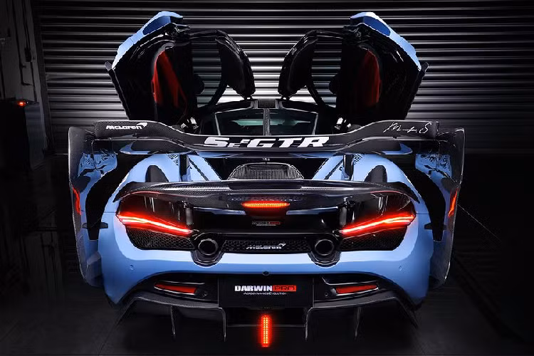 Với thiết kế cùng cánh lướt gió cỡ lớn và các chi tiết khí động học khác, McLaren Senna GTR có khả năng vận hành ổn định ở tốc độ cao với hệ thống phanh hoạt động hiệu quả. Senna GTR sở hữu trọng lượng khô 1.188 kg, nhẹ hơn Senna tiêu chuẩn 20 kg. Với trọng lượng này xe sẽ có tỉ số trọng lượng/công suất ở mức 1,45 kg cho một mã lực và 685 mã lực/tấn. Tỉ số này cao hơn tất cả những mẫu xe mà Mclaren Automotive từng sản xuất, kể cả F1 GTR và P1 GTR.