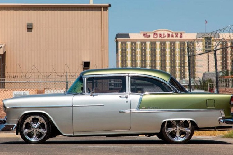 Dù không đề cập đến khả năng hiệu suất của chiếc xe cổ Chevrolet Bel Air này nhưng có vẻ nó còn nhanh hơn nhiều chiếc xe thể thao hiện đại ngày nay.