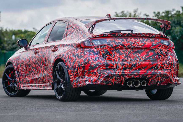 Nhìn chung, cabin xe sẽ giống với Honda Civic hatchback 2022 tiêu chuẩn, gồm đường viền lưới tổ ong trải dài trên bảng điều khiển và màn hình giải trí 9 inch, đi kèm là cụm đồng hồ kỹ thuật số 7 inch hoặc 10,2 inch.