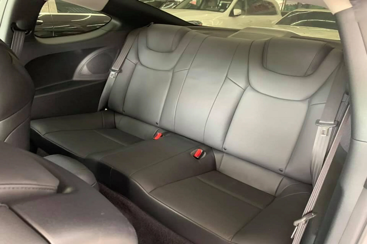 Độ chất của xe còn tùy thuộc vào tầm hiểu biết và độ chịu chơi của chủ xe. Dẫu vậy, việc tìm kiếm một chiếc Hyundai Genesis Coupe đời 2009 - 2010 còn nguyên bản trên thị trường là rất khó.