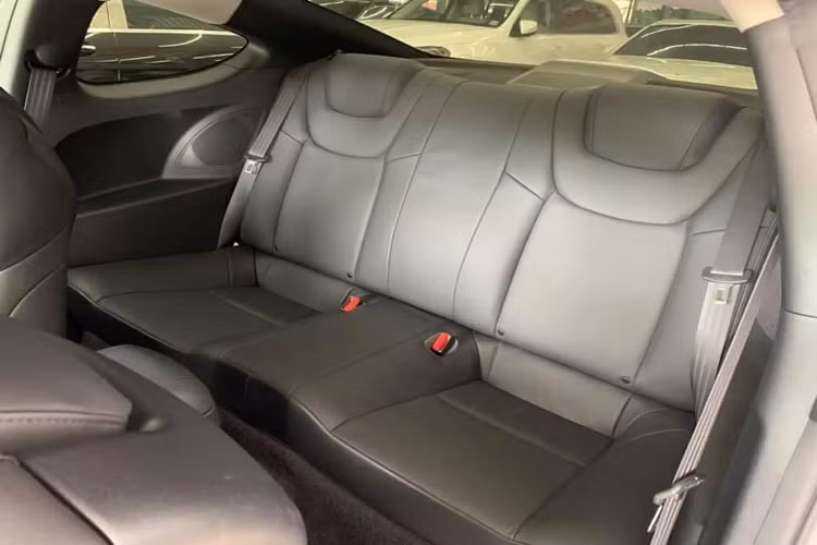 Độ chất của xe còn tùy thuộc vào tầm hiểu biết và độ chịu chơi của chủ xe. Dẫu vậy, việc tìm kiếm một chiếc Hyundai Genesis Coupe đời 2009 - 2010 còn nguyên bản trên thị trường là rất khó.