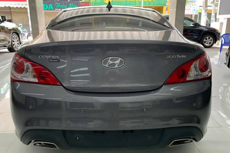 Nhìn chung, Hyundai Genesis Coupe 11 năm tuổi này là một lựa chọn không dành cho số đông. Nó chỉ thích hợp dành cho những khách hàng yêu thích dòng xe coupe này, đặc biệt là những khách hàng trẻ đề cao phong cách thể thao và sự thú vị khi cầm lái.