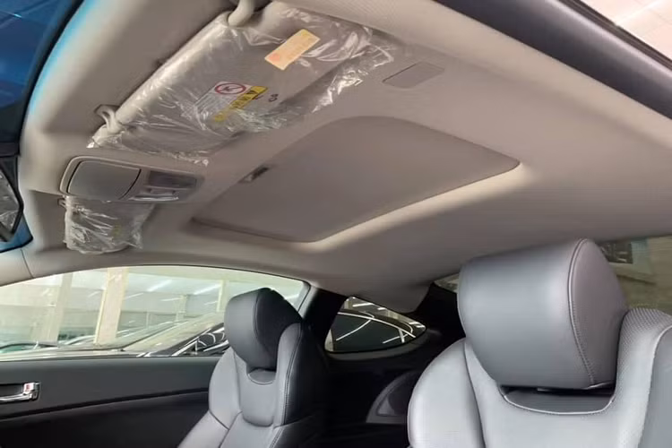 Có lẽ vì lý do “xe cọp” này, nên người bán đã tự tìn chào giá lên đến 777 triệu đồng. Tức cao hơn giá xe cũ cùng đời 2009 – 2010 được chào bán trên thị trường trong tầm giá từ 450 – 550 triệu đồng hoặc rẻ hơn tuỳ vào tình trạng xe, còn nguyên bản hay đã bộ “nát”. Đa số xe chào bán là phiên bản số tự động, trong khi các bản số sàn là kỳ cực hiếm vốn được các dân chơi săn lùng và có giá hơn.