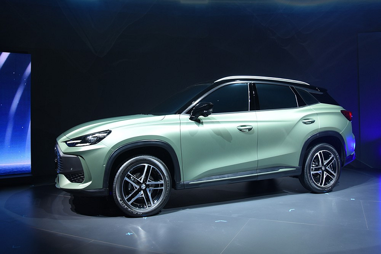 Dự kiến, MG One còn có hệ thống thông tin giải trí mới nhất do công ty mẹ SAIC của Trung Quốc phát triển. Hệ thống này đi kèm màn hình cảm ứng cỡ lớn và giao diện i-Smart.