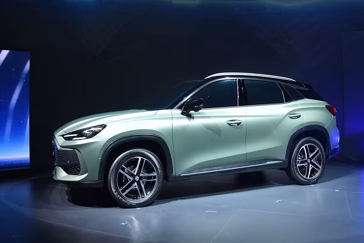 Dự kiến, MG One còn có hệ thống thông tin giải trí mới nhất do công ty mẹ SAIC của Trung Quốc phát triển. Hệ thống này đi kèm màn hình cảm ứng cỡ lớn và giao diện i-Smart.