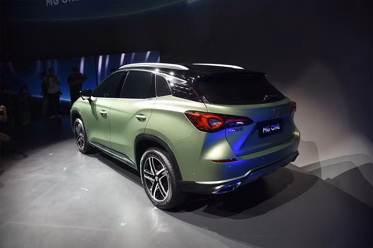 Gói công nghệ này bao gồm hệ thống phát hiện điểm mù, phanh khẩn cấp tự động và hỗ trợ chuyển làn đường. Hiện chưa rõ thời điểm bày bán và giá xe MG One 2021, nhưng theo truyền thống của thương hiệu ôtô Trung Quốc thì nó sẽ không hề cao so với các đối thủ..