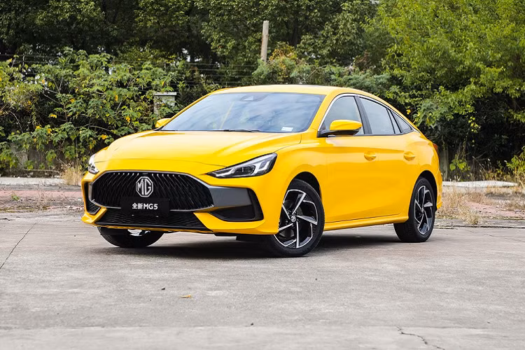 Thương hiệu MG đã chính thức thâm nhập thị trường Việt Nam vào hồi tháng 7 năm ngoái. Hiện tại, MG đang phân phối 2 mẫu xe ở Việt Nam, bao gồm ZS và HS. Theo tin đồn, trong năm nay, thương hiệu MG sẽ giới thiệu thêm một mẫu xe mới nữa tại Việt Nam, đó là MG5 2021 sedan mới.