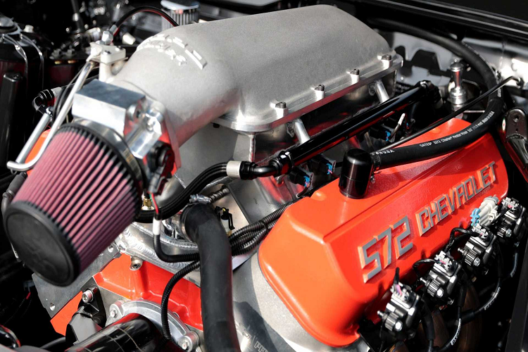 Chevrolet COPO Camaro huyền thoại được biết đến là một trong những dòng xe đua Drag có tuổi đời cao nhất với hơn 50 năm tuổi. Câu chuyện bắt đầu năm 1969 khi một số đại lý của Chevy đã sử dụng hệ thống Đặt hàng Sản xuất tại Văn phòng Trung tâm (COPO) của thương hiệu để đặt hàng những chiếc Camaro đặc biệt với các tùy chọn và động cơ khác biệt hẳn so với những mẫu xe thương mại thông thường.