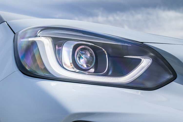 Theo nhà phân phối này, Honda Jazz 2021 tại Singapore sẽ có tổng cộng 3 phiên bản, bao gồm 1.5 Base, 1.5 Home và 1.5 Luxe e: HEV. Đây cũng là lần đầu tiên Honda Jazz 2021 bản hybrid e: HEV được bán song song với bản dùng máy xăng 1.5L thông thường.