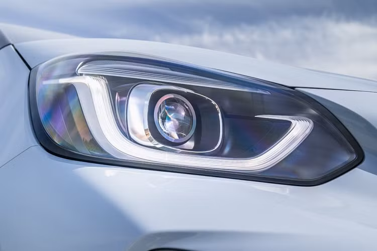 Theo nhà phân phối này, Honda Jazz 2021 tại Singapore sẽ có tổng cộng 3 phiên bản, bao gồm 1.5 Base, 1.5 Home và 1.5 Luxe e: HEV. Đây cũng là lần đầu tiên Honda Jazz 2021 bản hybrid e: HEV được bán song song với bản dùng máy xăng 1.5L thông thường.