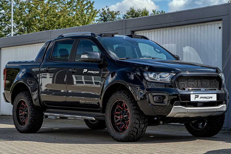 Mới đây, thương hiệu độ xe danh tiếng Prior Design (vùng Lower Rhine, Đức) vừa cho ra lò bản độ thân rộng (widebody) dành cho mẫu xe bán tải Ford Ranger đời cũ từ 2011. Trước đó, nhà độ này thường chỉ sản xuất các biến thể độ cho các mẫu xe sang như Mercedes-Benz, Audi hay Porsche.