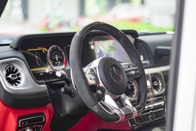 Dòng xe Mercedes-AMG G63 thật sự rất phù hợp với những cô gái có cá tính mạnh mẽ như Hiền Hồ.