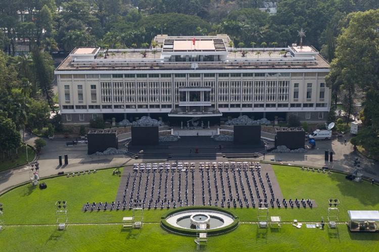 Dinh Thống Nhất là một trong hai điểm cầu chính (cùng với Công viên Thống Nhất, Hà Nội) truyền hình trực tiếp Lễ tưởng niệm người tử vong vì Covid-19. Ngoài ra, nhiều điểm cầu khác ở TP.HCM, Hà Nội và các địa phương trong toàn quốc cũng kết nối trực tiếp để thực hiện nghi thức.