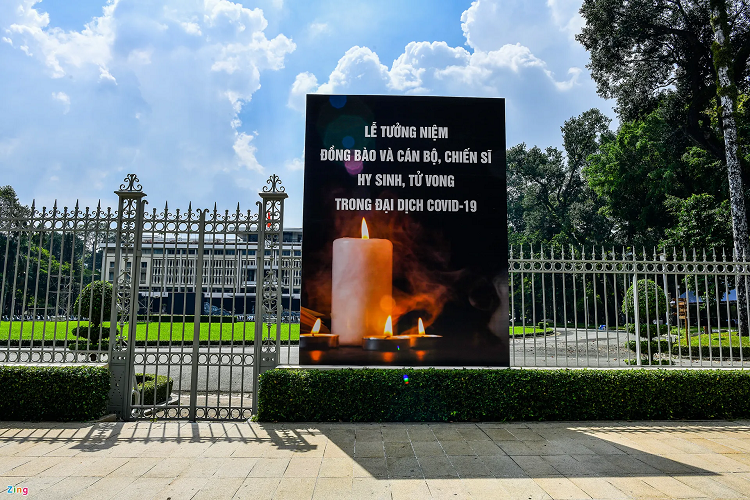 Cũng trong chương trình, ban tổ chức sẽ phát một số phóng sự như "Cuộc chiến sinh tử" và "Vượt lên đau thương" tri ân lực lượng tuyến đầu chống dịch, chia sẻ mất mát với những gia đình có người thân mất vì Covid-19. Đến ngày 18/11, cả nước ghi nhận 23.476 người tử vong vì Covid-19, trong đó TP.HCM là 17.175 người, chiếm hơn 74% so với cả nước.